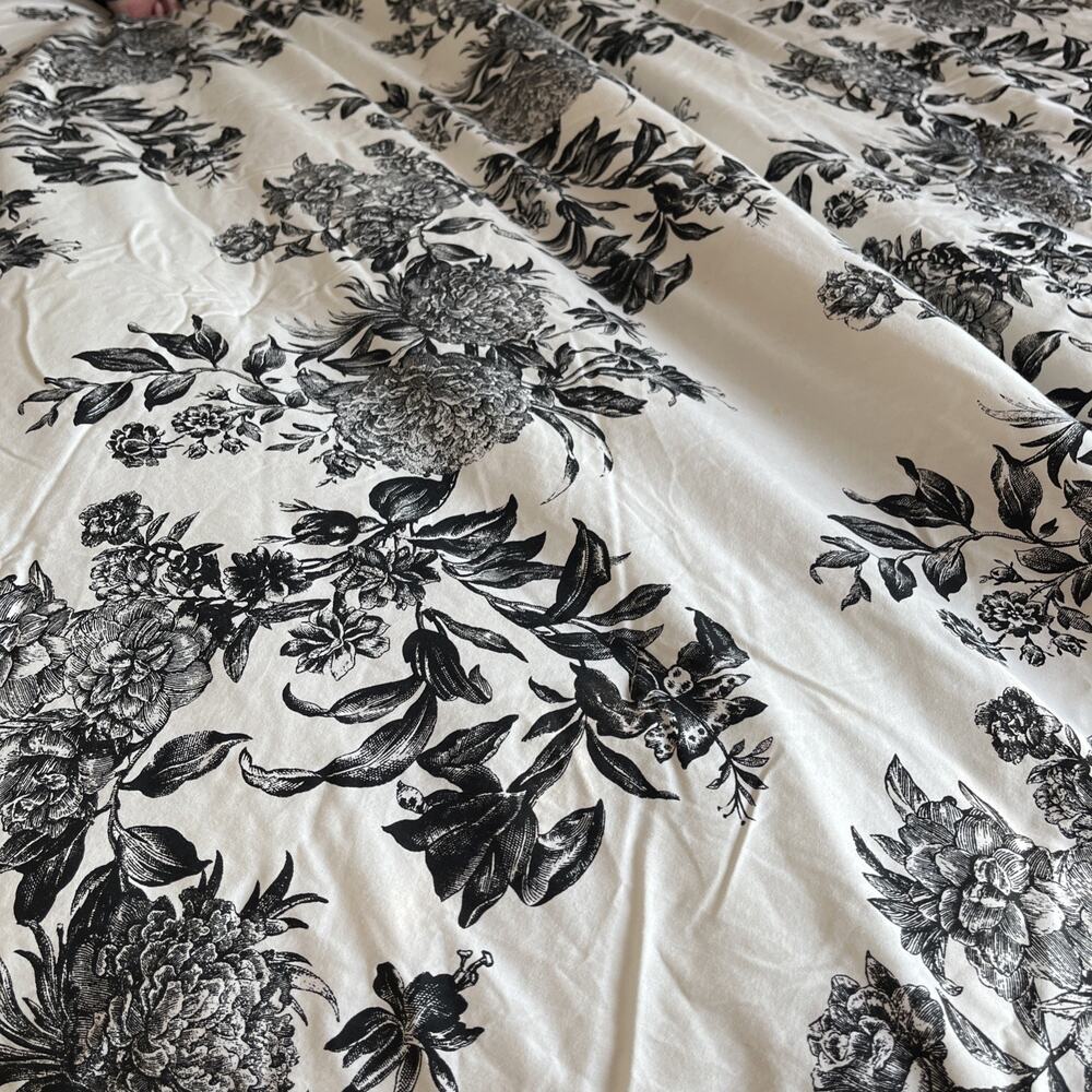 Martha Steward Twin 68 x 88 Black & White Floral Print Comforter With Sham
